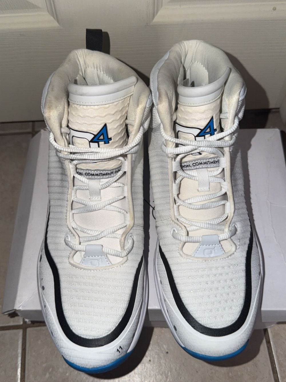 Q4Sports Sneakers Size 9